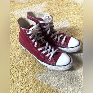 Maroon Converse men’s size 7 women’s size 9